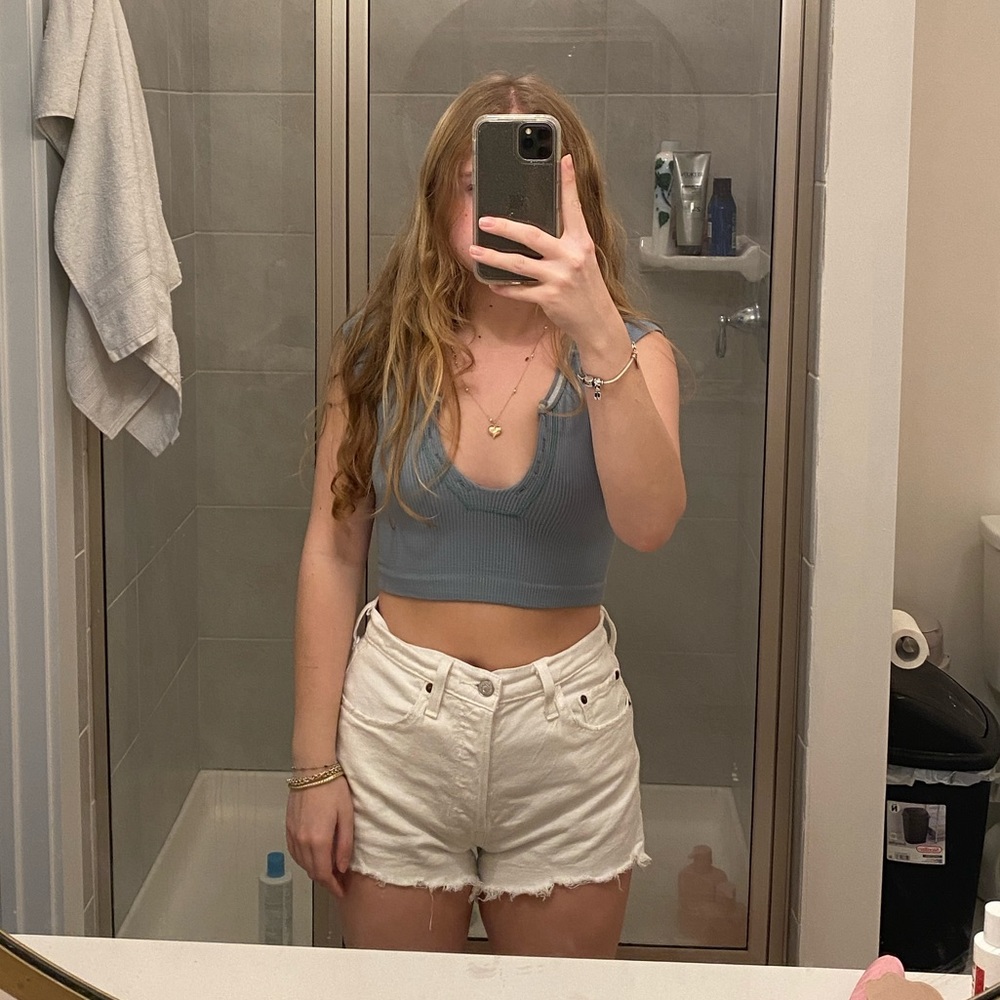 levi white jean shorts